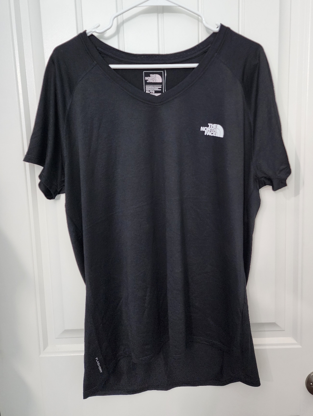NEW! The North Face Women's Reaxion Amp V Neck Tee in Black, Size XL